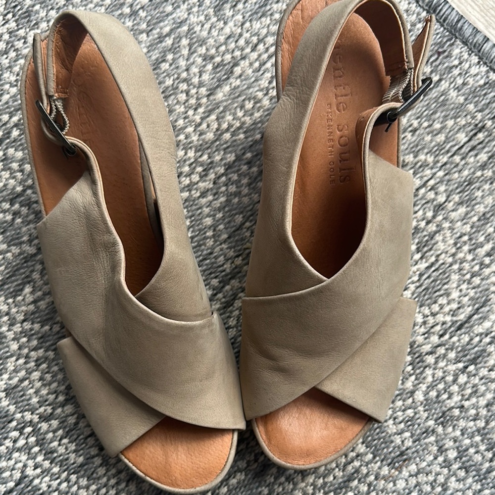 Gentle Souls Tan Crossover Sandals